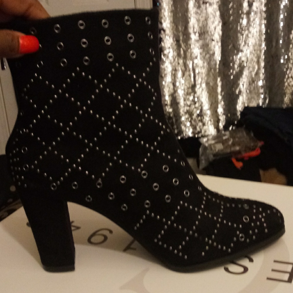 Embleshed boot